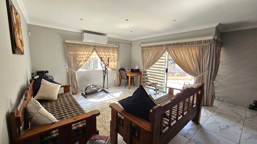 4 Bedroom Property for Sale in Ifafi North West